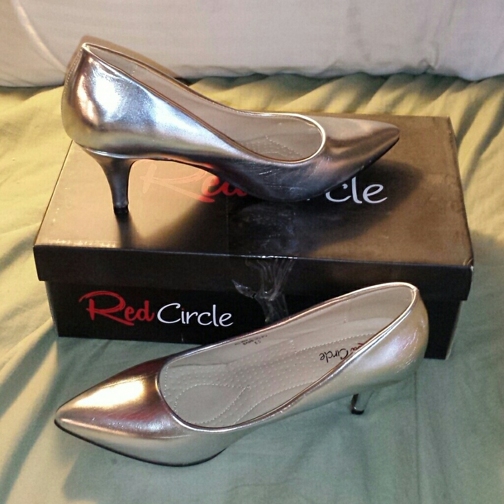 Silver pumps with box. Size 61/2.